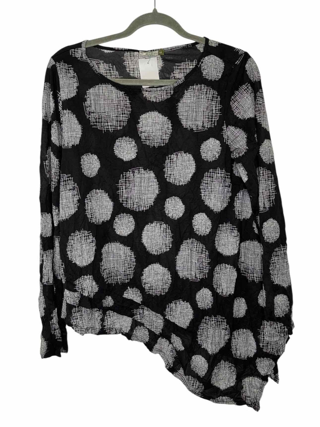 Size Medium Black Print Pre-Owned Top- Ladies