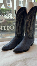 Load image into Gallery viewer, Size 6.5 Blue Pre-Owned Boots- Ladies
