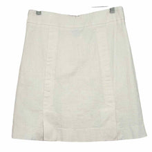 Load image into Gallery viewer, Akris Punto Size 8 White Pre-Owned Skirt- Ladies
