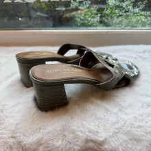 Load image into Gallery viewer, Kurt Geiger Size 40 Grey Sandal Pre-Owned Shoes- Ladies
