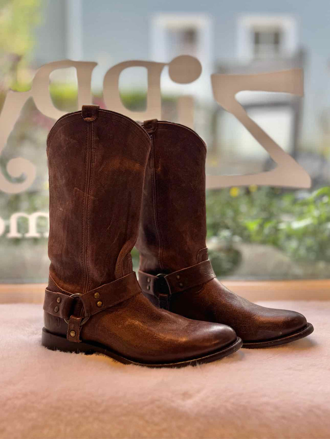 Frye Size 7.5 Brown Pre-Owned Boots- Ladies