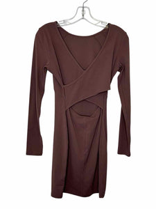 Lululemon Size 4 Mauve Pre-Owned Dress- Ladies