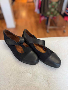 Size 38 Black Heels Pre-Owned Shoes- Ladies