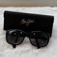 Load image into Gallery viewer, Maui Jim Black Pre-Owned Sunglasses
