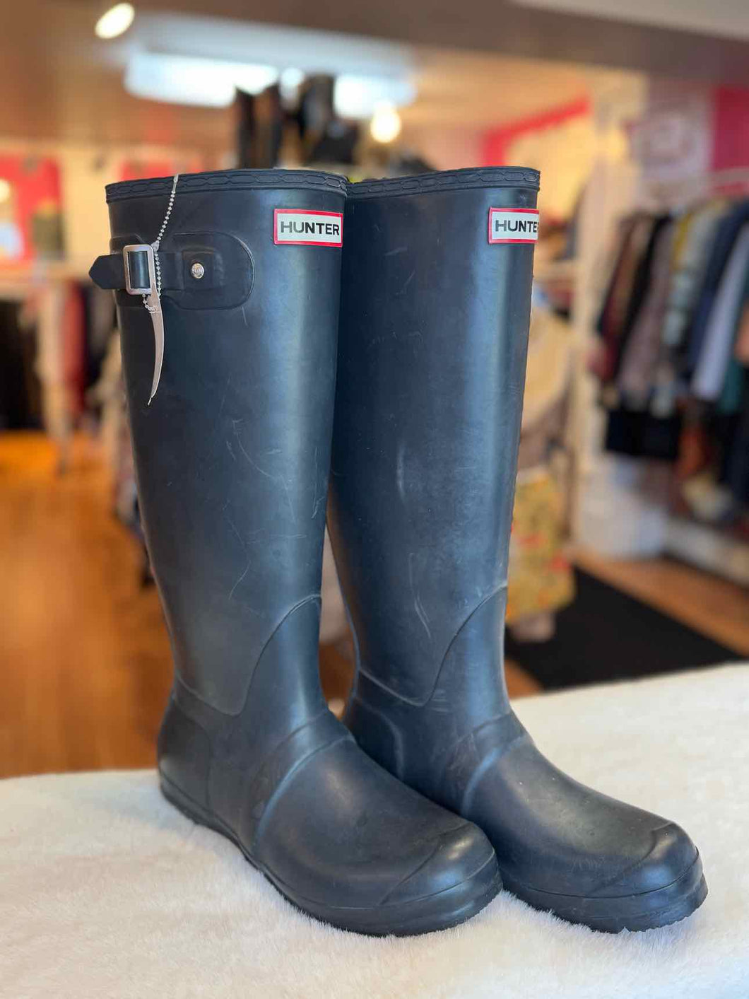 Hunter Size 8 Navy Pre-Owned Boots- Ladies