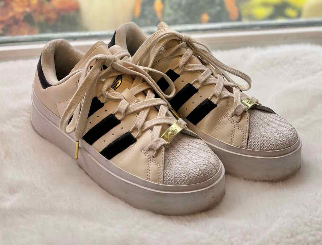Adidas Size 7 Cream Sneaker Pre-Owned Shoes- Ladies