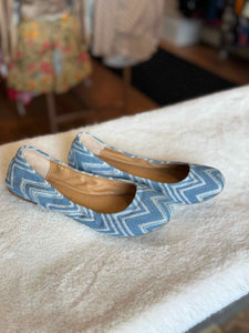 Lucky Brand Size 7 Blue  Stripe Flats Pre-Owned Shoes- Ladies