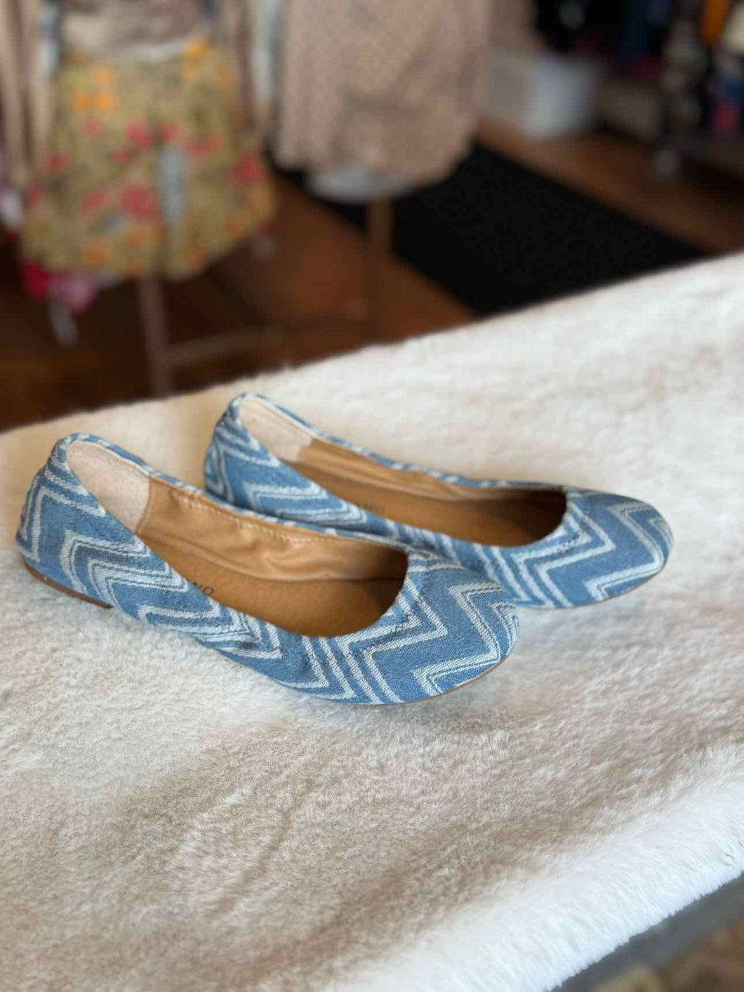 Lucky Brand Size 7 Blue  Stripe Flats Pre-Owned Shoes- Ladies