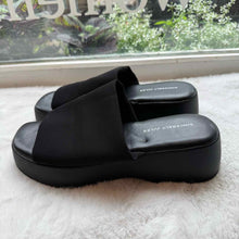 Load image into Gallery viewer, Sincerely Jules Size 10 Black Sandal Pre-Owned Shoes- Ladies

