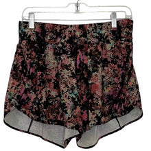 Load image into Gallery viewer, Lululemon Size 10 Black Print Pre-Owned Shorts- Ladies
