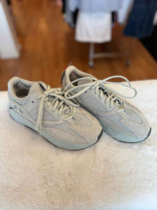 Adidas Size 6 Sage Sneaker Pre-Owned Shoes- Ladies