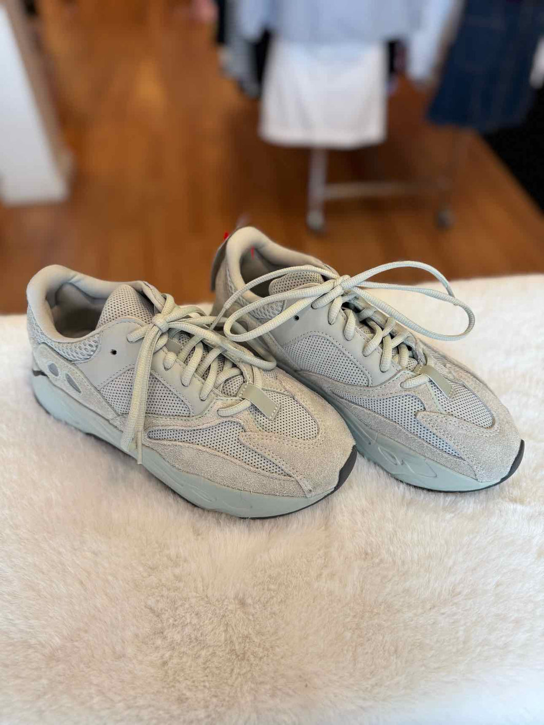 Adidas Size 6 Sage Sneaker Pre-Owned Shoes- Ladies