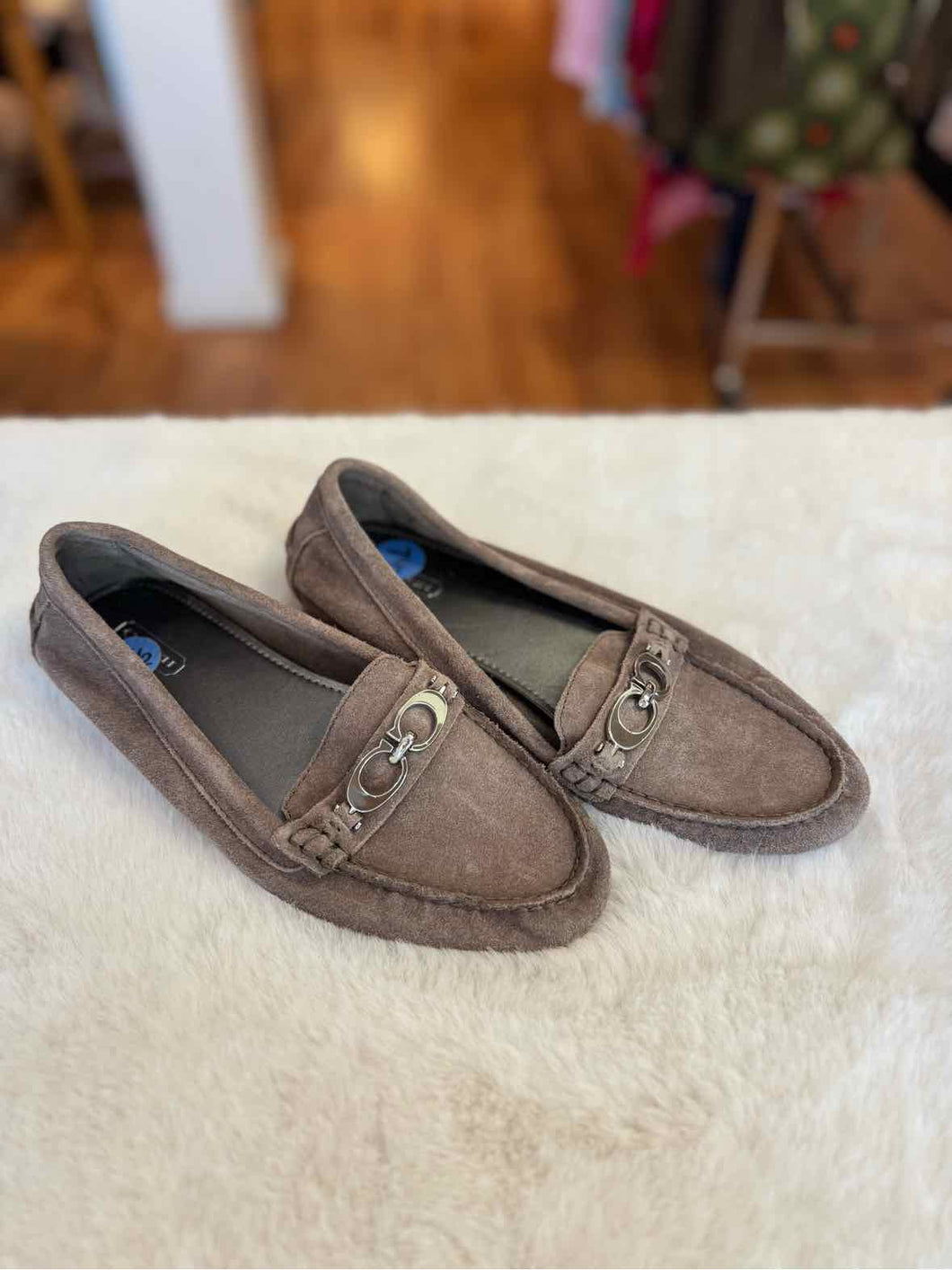 Coach Size 7.5 Taupe Flats Pre-Owned Shoes- Ladies