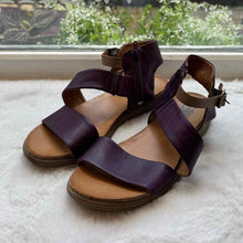 Load image into Gallery viewer, Miz Mooz Size 39 Purple Sandal Pre-Owned Shoes- Ladies
