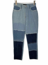 Load image into Gallery viewer, Blue Blush Size Small Denim Pre-Owned Jeans- Ladies

