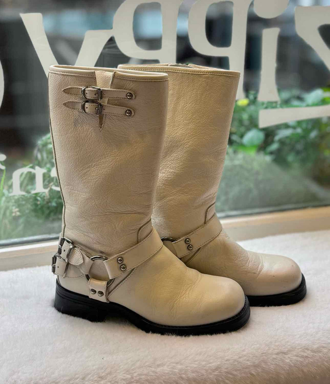 Steve Madden Size 8 White Pre-Owned Boots- Ladies
