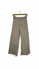 Load image into Gallery viewer, Zara Size 4 Beige Pre-Owned Jeans- Ladies

