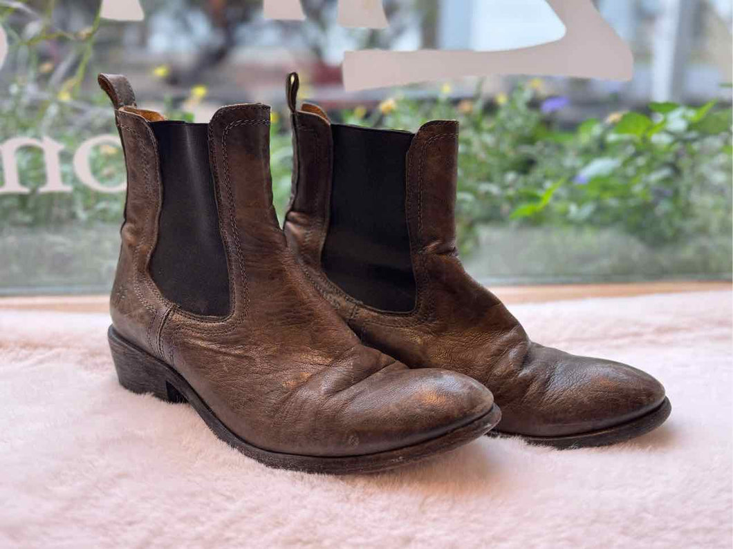 Frye Size 8.5 Grey Pre-Owned Boots- Ladies