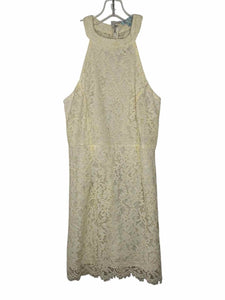 She + Sky Size Small Cream Pre-Owned Dress- Ladies