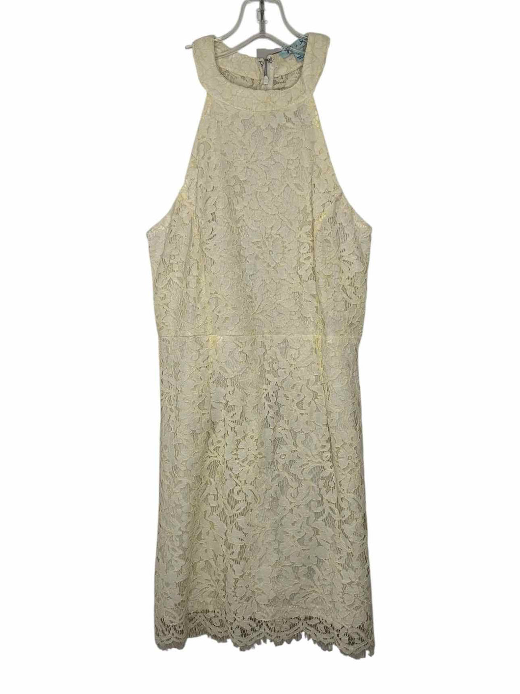She + Sky Size Small Cream Pre-Owned Dress- Ladies