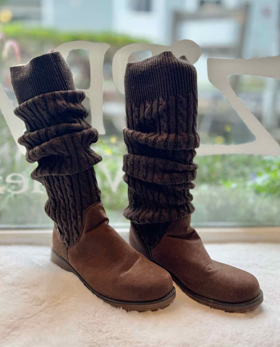 Muk Luks Size 10 Brown Pre-Owned Boots- Ladies