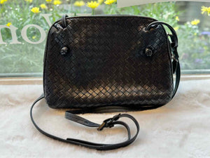 Size Medium Black Pre-Owned Purse- Ladies