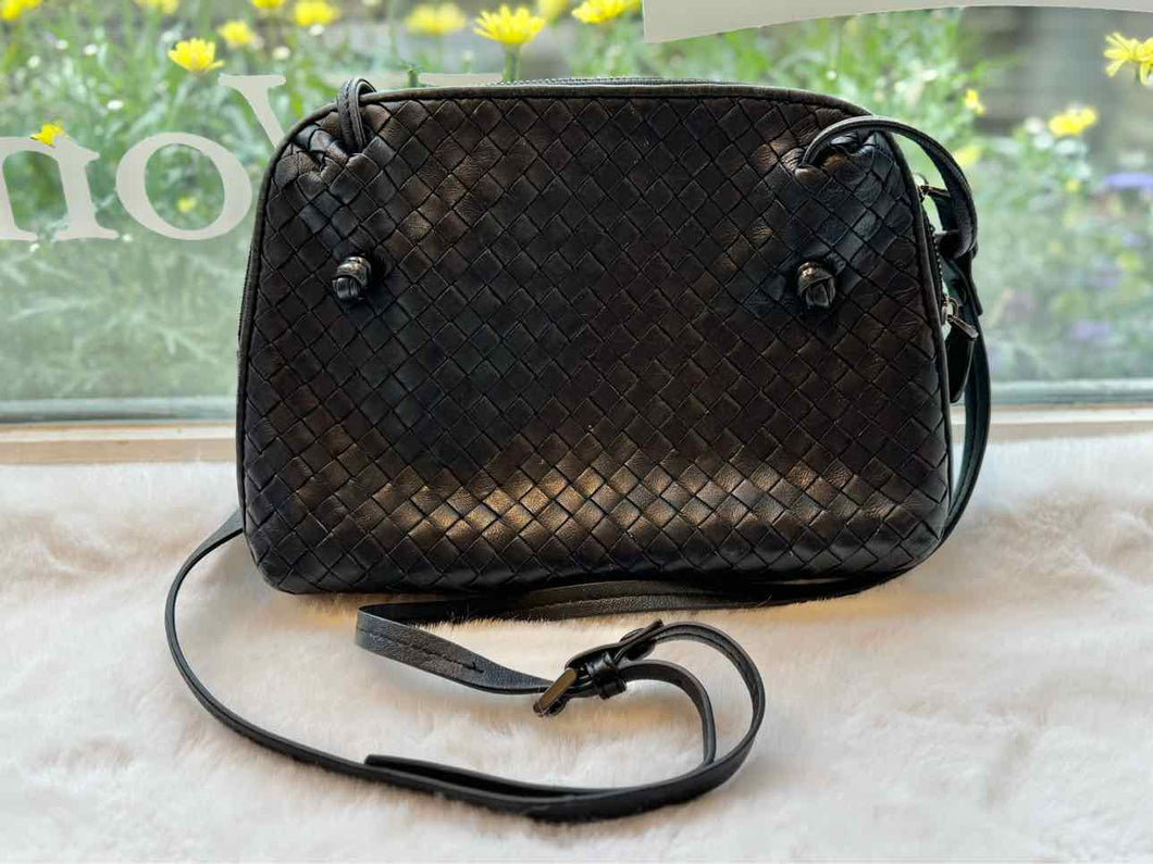 Size Medium Black Pre-Owned Purse- Ladies
