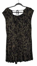 Load image into Gallery viewer, Free People Size X- Small Green Pre-Owned Dress- Ladies
