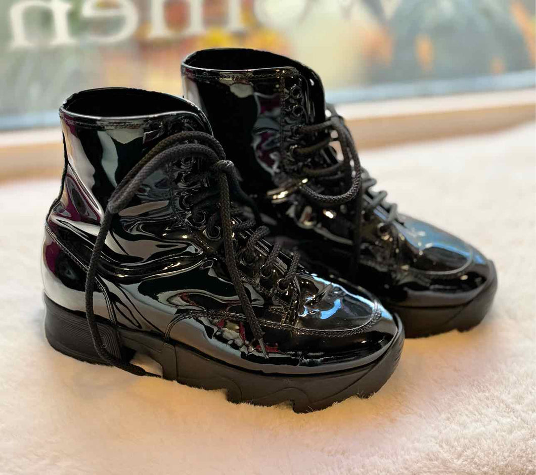 Size 37 Black Pre-Owned Boots- Ladies