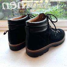 Load image into Gallery viewer, Madewell Size 11 Black Pre-Owned Boots- Ladies
