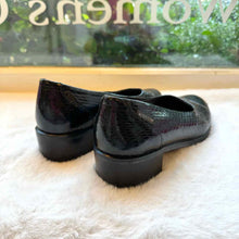 Load image into Gallery viewer, Mephisto Size 7.5 Black Heels Pre-Owned Shoes- Ladies
