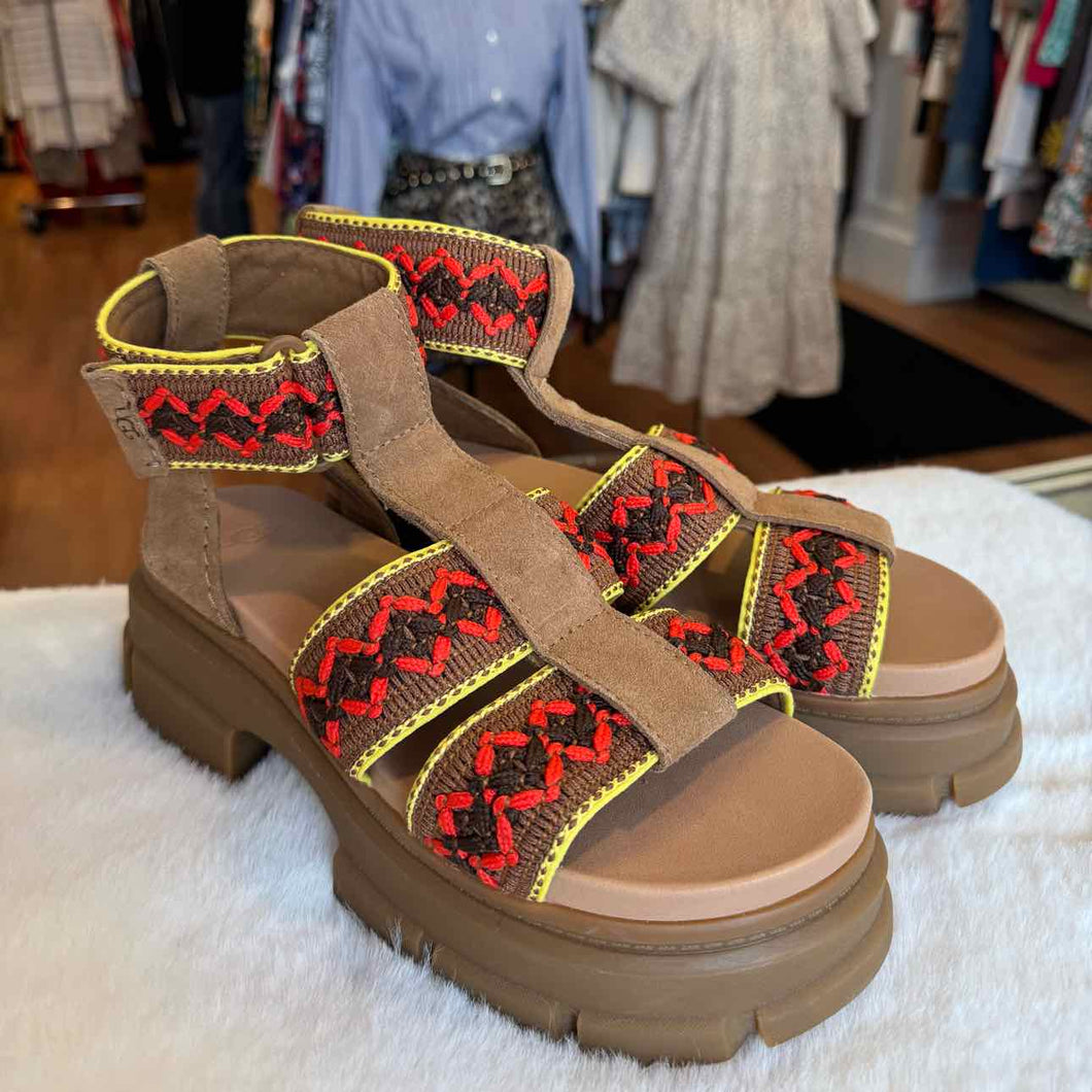 Ugg Size 9 Tan Print Pre-Owned Shoes- Ladies