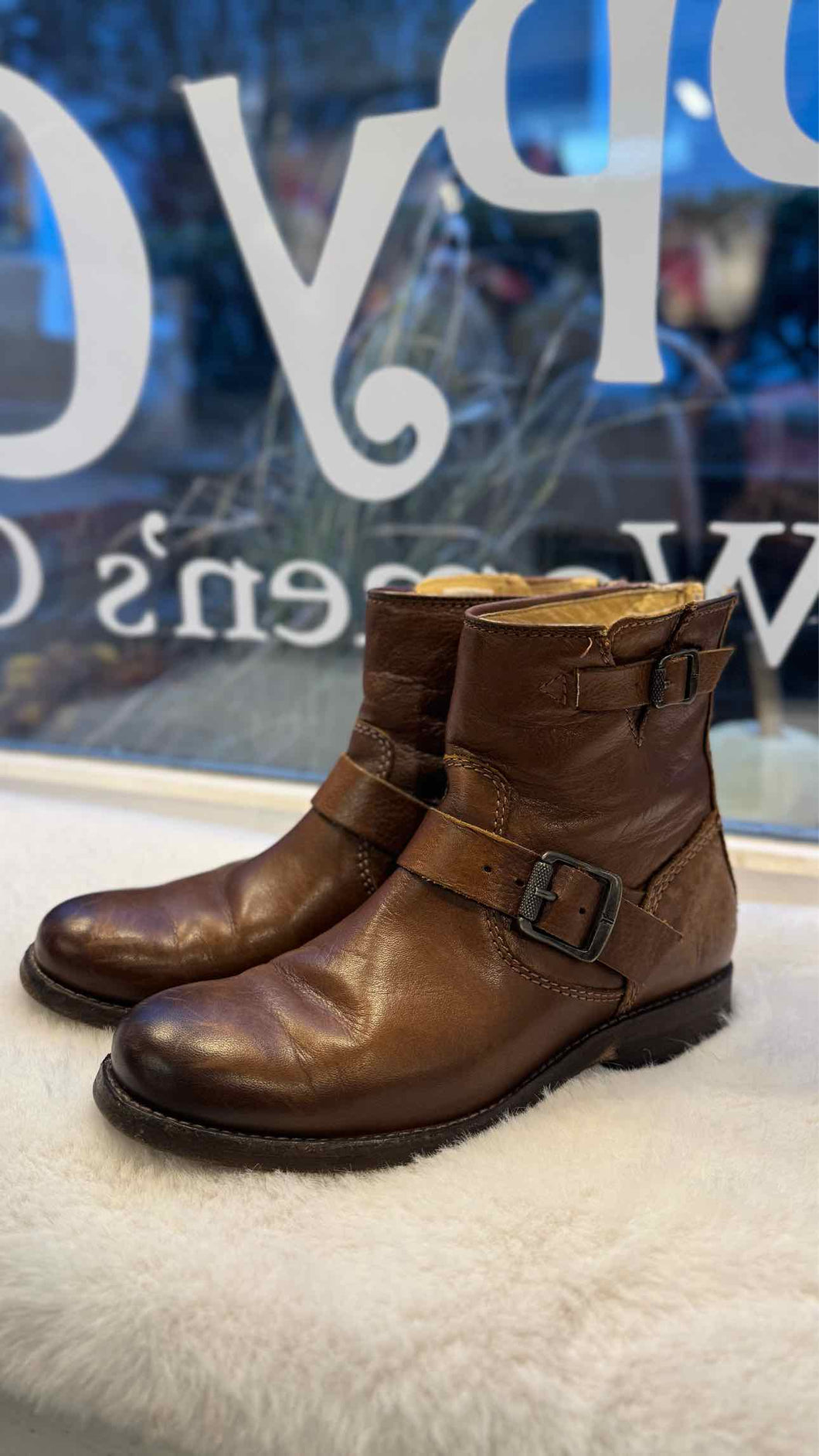 Frye Size 6 Brown Pre-Owned Boots- Ladies