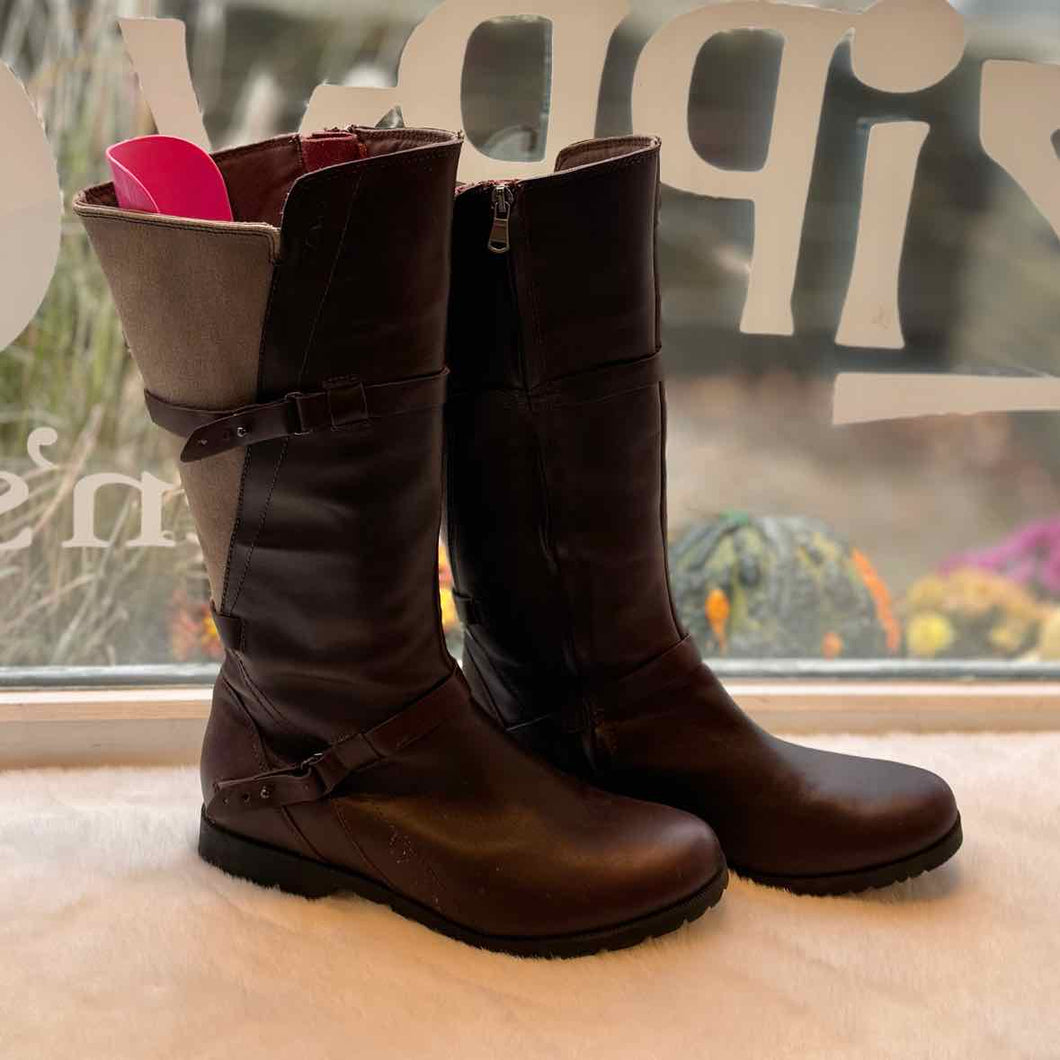 Teva Size 9 Gry/Brn Pre-Owned Boots- Ladies
