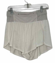 Load image into Gallery viewer, Free People Size Medium White Pre-Owned Shorts- Ladies

