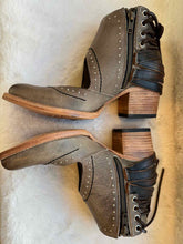 Load image into Gallery viewer, Freebird Size 8 Taupe Pre-Owned Boots- Ladies
