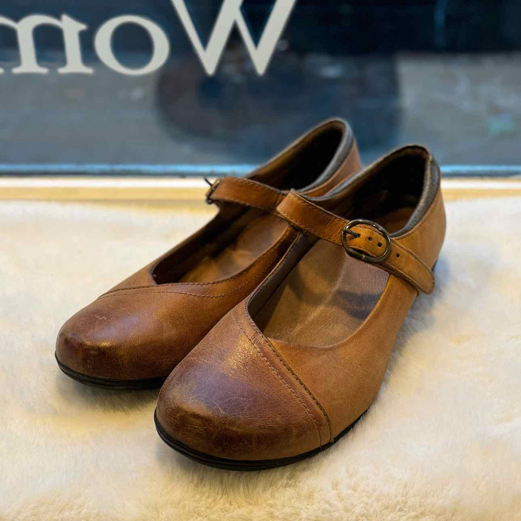 Dansko Size 39 Caramel Loafer Pre-Owned Shoes- Ladies