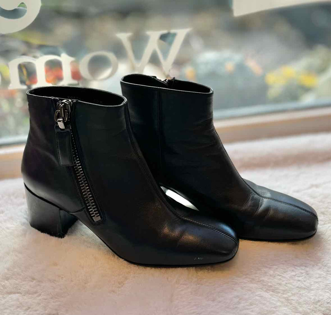 Aquatalia Size 9.5 Black Bootie Pre-Owned Shoes- Ladies