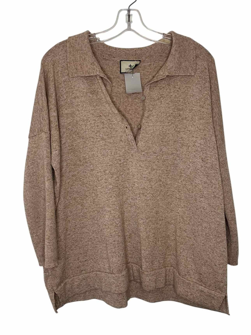 Tuckernuck Size Medium Beige Pre-Owned Sweater- Ladies