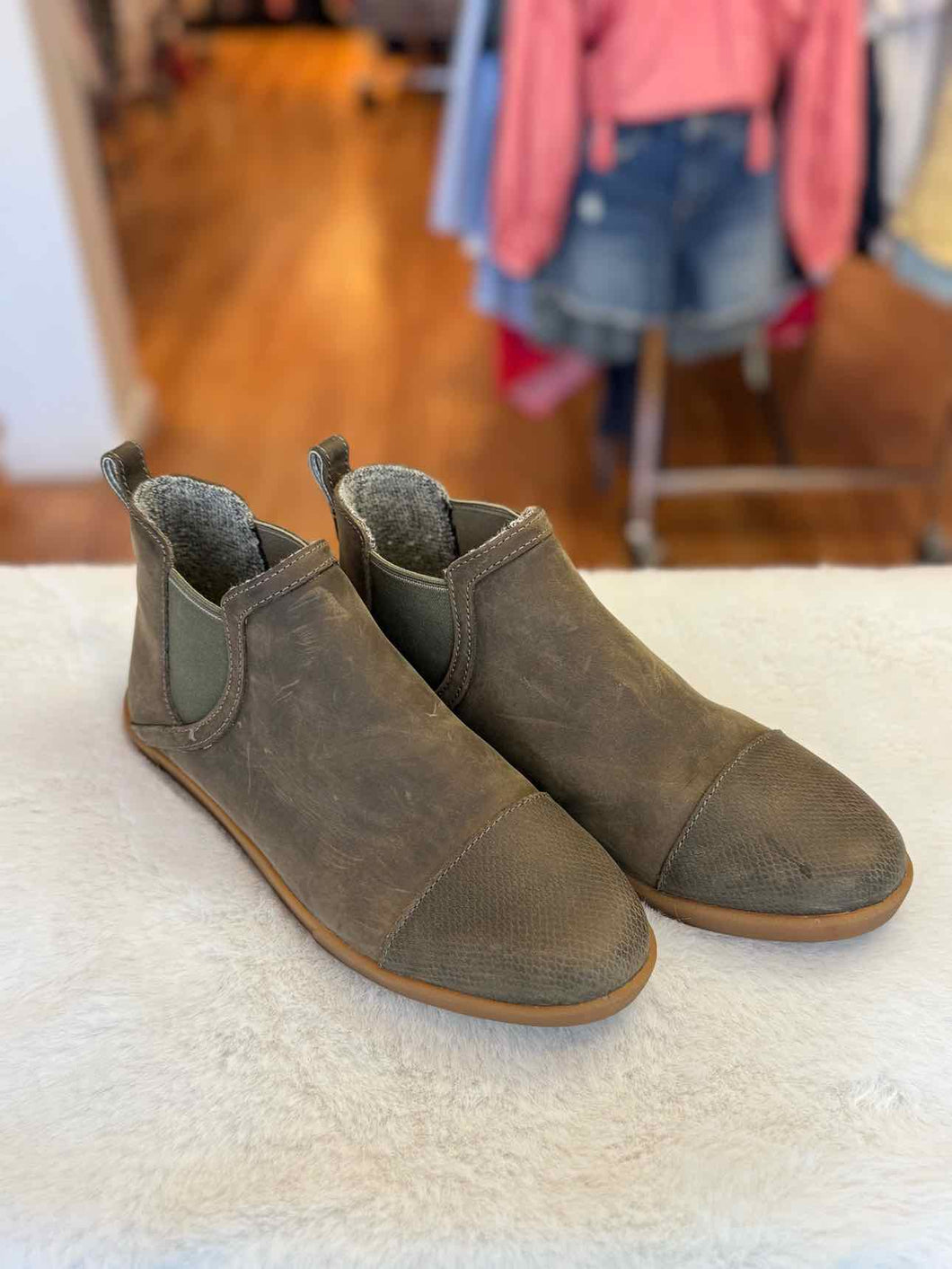 OluKai Size 7.5 Olive Bootie Pre-Owned Shoes- Ladies