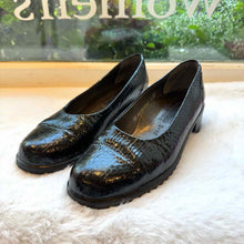 Load image into Gallery viewer, Mephisto Size 7.5 Black Heels Pre-Owned Shoes- Ladies
