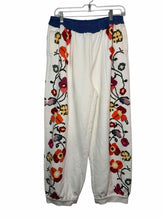 Load image into Gallery viewer, Size Medium White Pre-Owned Pajamas- Ladies
