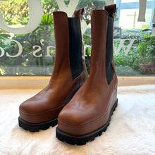 Load image into Gallery viewer, Size 40 Brown Pre-Owned Boots- Ladies
