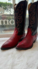 Load image into Gallery viewer, Size 5.5 Red Pre-Owned Boots- Ladies
