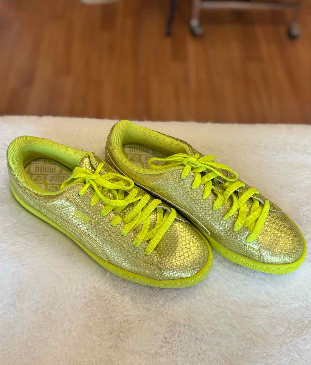 Puma Size 9 Lime Green Sneaker Pre-Owned Shoes- Ladies