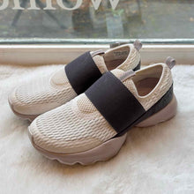 Load image into Gallery viewer, Sorel Size 8.5 White Sneaker Pre-Owned Shoes- Ladies
