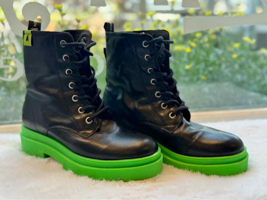 Fly London Size 37 Black Pre-Owned Boots- Ladies