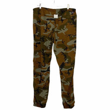 Load image into Gallery viewer, Patagonia Size L Camouflage Pre-Owned Pants- Mens
