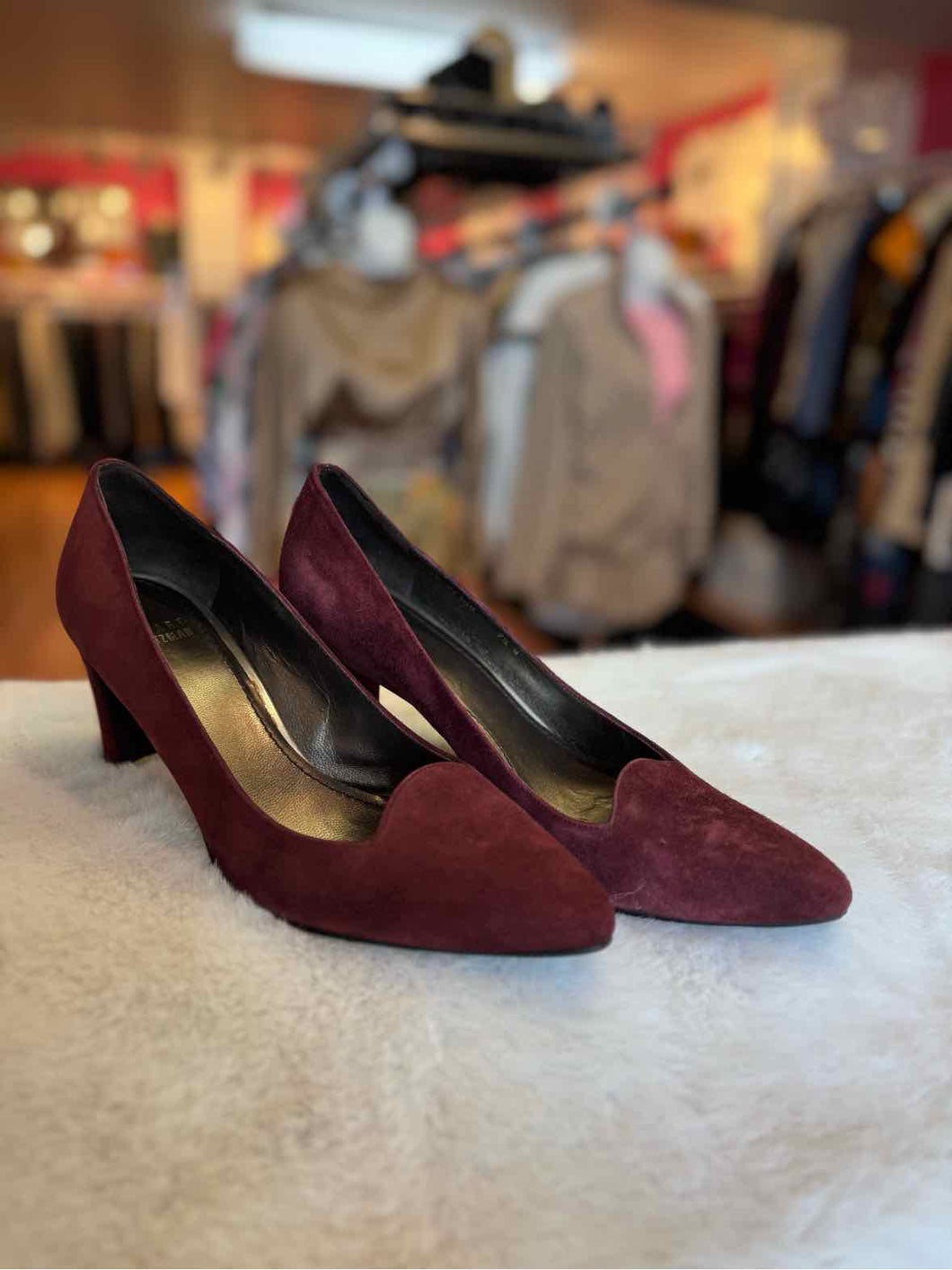 Stuart Weitzman Size 7.5 Burgundy Pre-Owned Shoes- Ladies