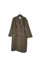 Load image into Gallery viewer, Everlane Size X-Large Tan Pre-Owned Coat- Ladies
